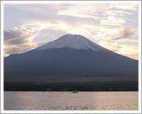 山中湖畔の富士山